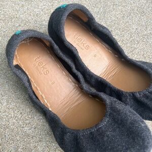 Gray flannel Tieks